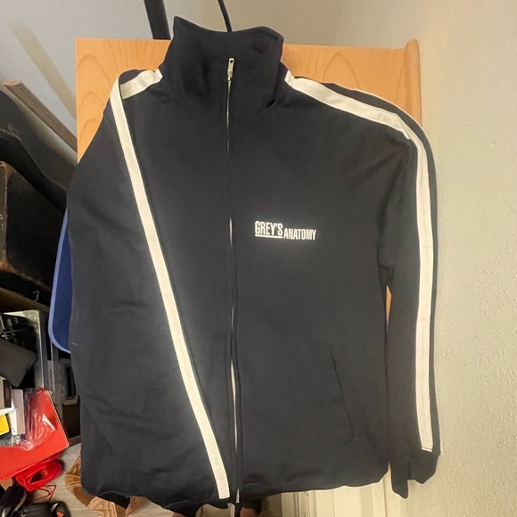 Grey’s Anatomy Official Cast & Crew Jacket - Picture 1 of 4